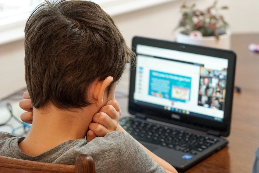 Дети в интернете – чем занять ребенка на каникулах